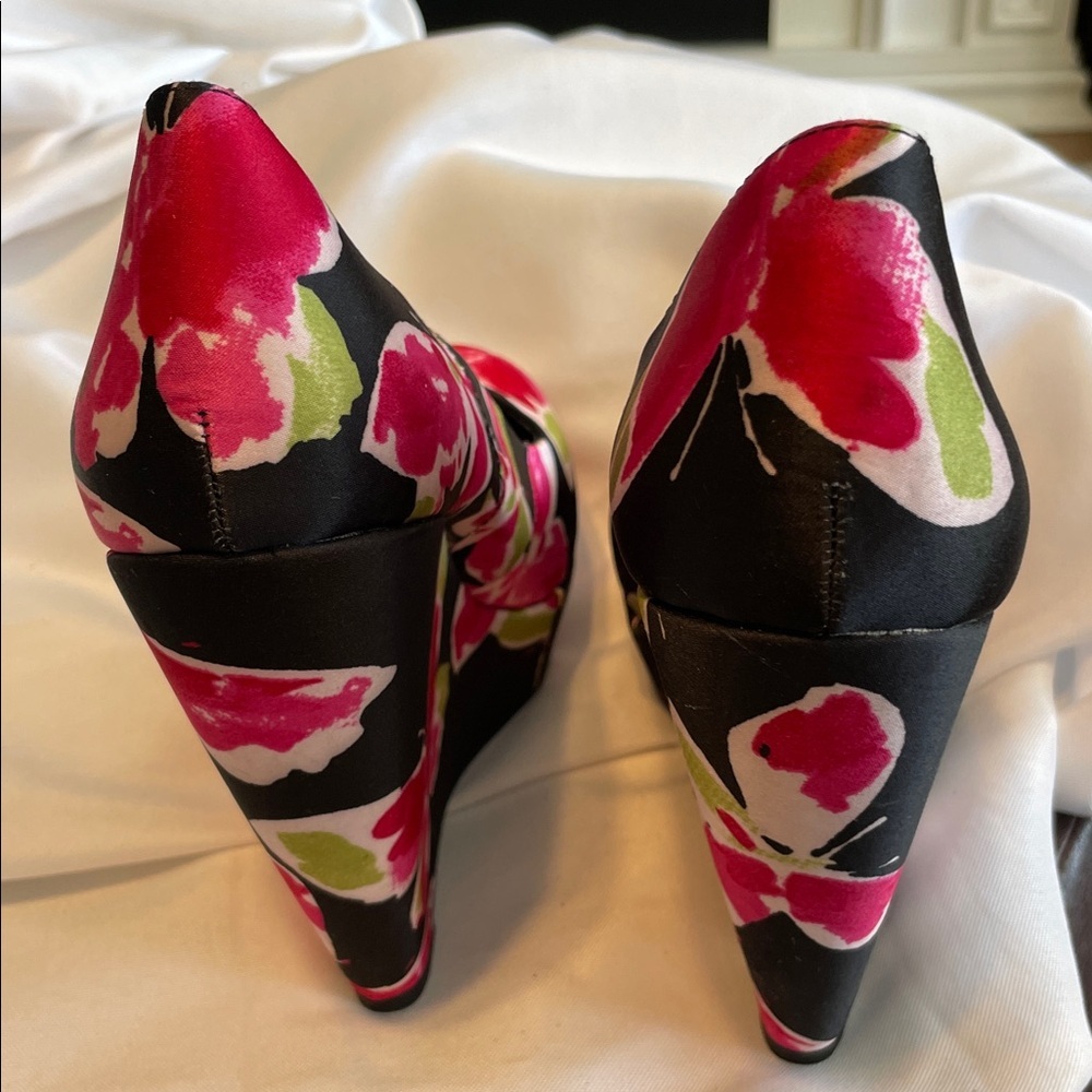 Elle Black Heels with Pink Floral Design - Picture 3 of 7